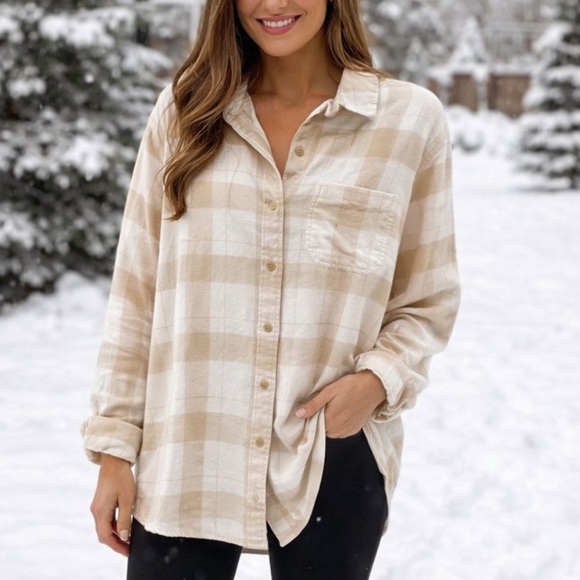 American Eagle Women’s Oversized Plaid Shirt - Picture 5 of 5